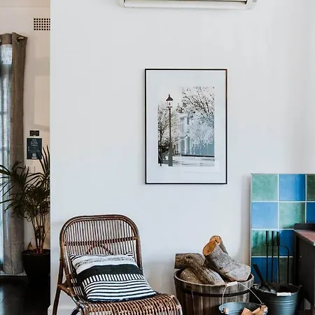 Charlie's Stylish Family-friendly In Downtown Holiday home Mudgee