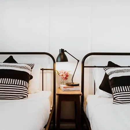 Holiday home Charlie's Stylish Family-friendly In Downtown *