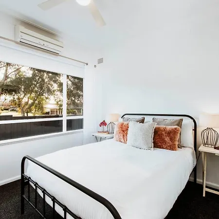 Holiday home Charlie's Stylish Family-friendly In Downtown *