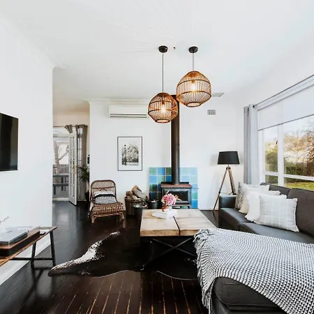 Charlie's Stylish Family-friendly In Downtown *