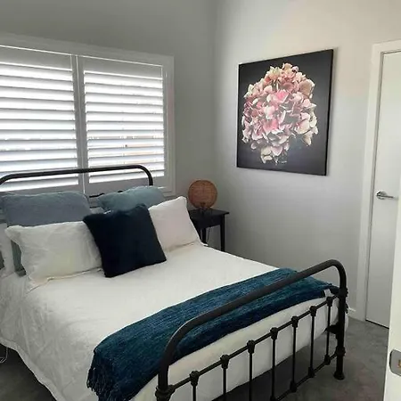 Hamptons House -lux Holiday home *