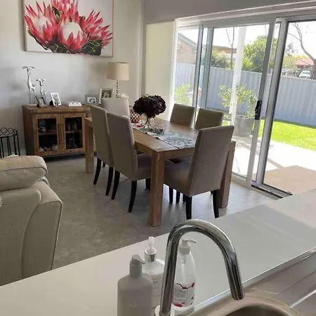 Hamptons House -lux Holiday home