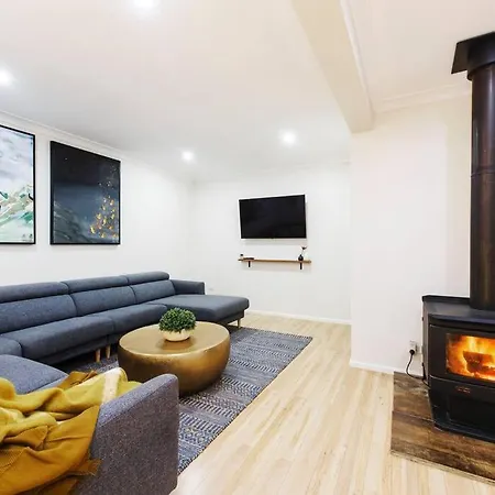 The Orange Door -a Spacious In Town Holiday home Mudgee