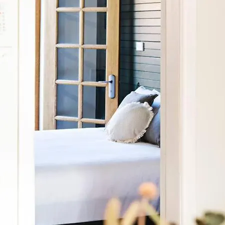The Orange Door -a Spacious In Town Holiday home *