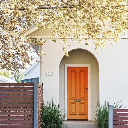 Holiday home The Orange Door -a Spacious In Town Mudgee