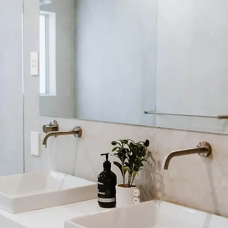 'the Karinya' Blissful Countryside Charm In