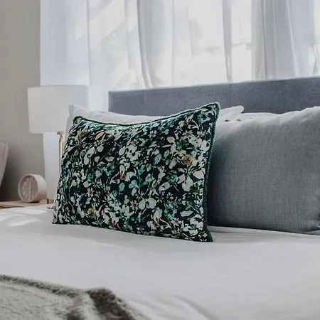 Live In The Heart Of At Fairbairn Apartment