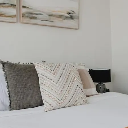 Live In The Heart Of At Fairbairn Apartment Mudgee