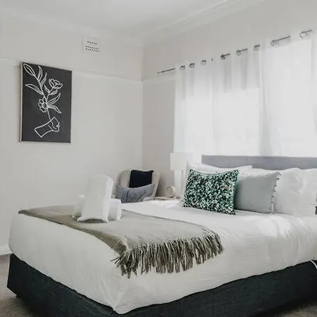 Live In The Heart Of At Fairbairn Apartment *
