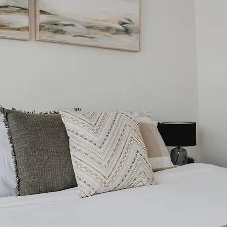 Apartment Live In The Heart Of At Fairbairn *