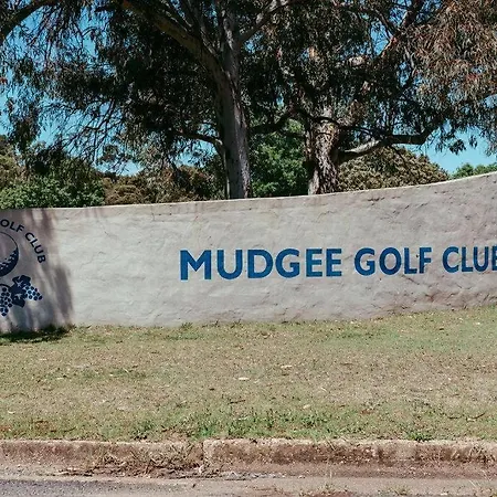 Live In The Heart Of At Fairbairn Apartment Mudgee