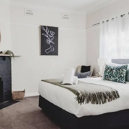 Live In The Heart Of At Fairbairn Apartment