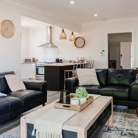 Live In The Heart Of At Fairbairn Apartment