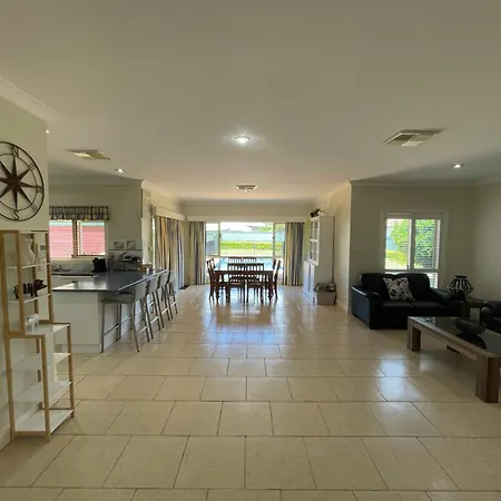 Spacious Style With Pool In - Rest Easy