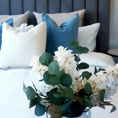 Farm stay Dangerfield Oaks Boutique Cottage's *