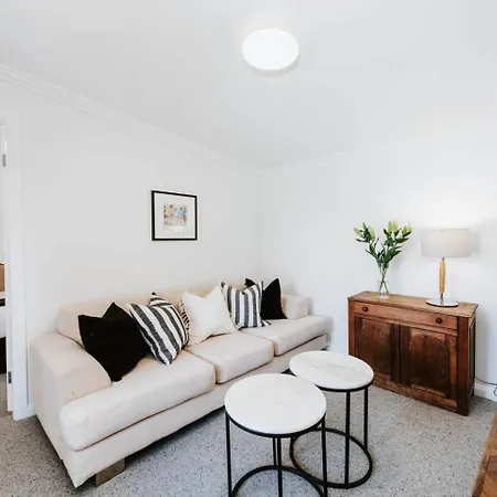 'the Gladstone' An Expansive Outdoor Oasis In Town Mudgee