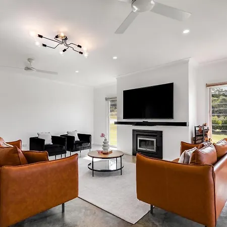 Holiday home The Albens - Countryside Chic Amongst The Hills Mudgee