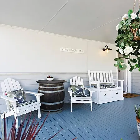 Holiday home Wine Lovers Den Charming Retreat