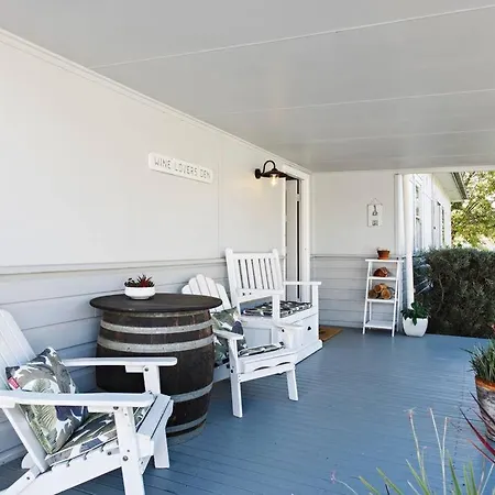 Wine Lovers Den Charming Retreat Holiday home