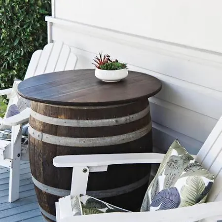Holiday home Wine Lovers Den Charming Retreat