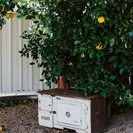 The On Lawson - Heritage Elegance In Holiday home *