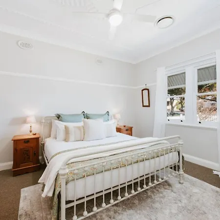 The On Lawson - Heritage Elegance In Holiday home