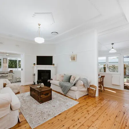 The On Lawson - Heritage Elegance In Holiday home Mudgee