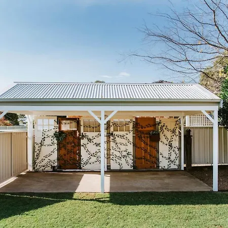 The On Lawson - Heritage Elegance In