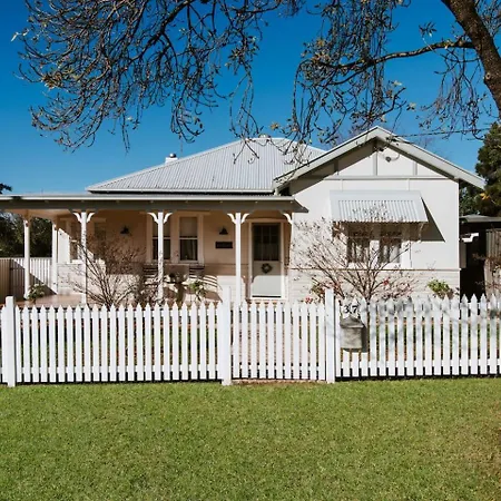 Holiday home The On Lawson - Heritage Elegance In *