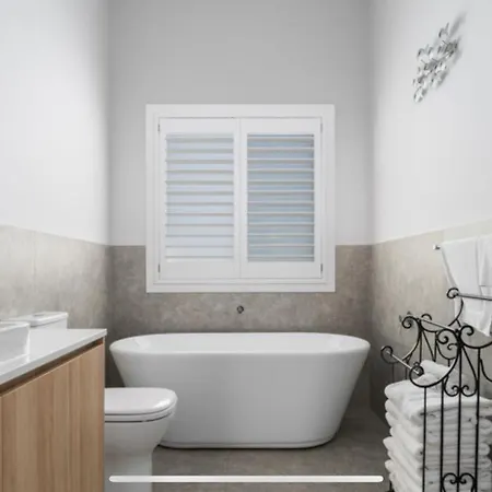 Hamptons House -lux Holiday home