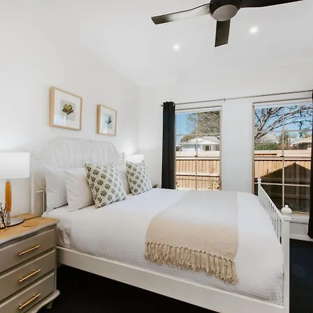 Mulberry On Melton - A Charming Poolside *