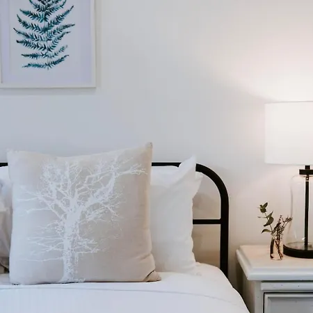 Mulberry On Melton - A Charming Poolside Holiday home Mudgee