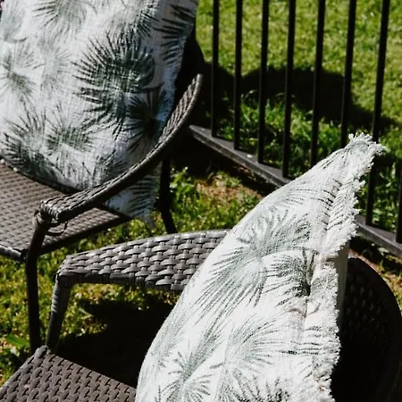 Holiday home Mulberry On Melton - A Charming Poolside