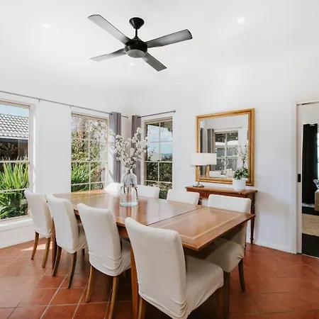 Mulberry On Melton - A Charming Poolside