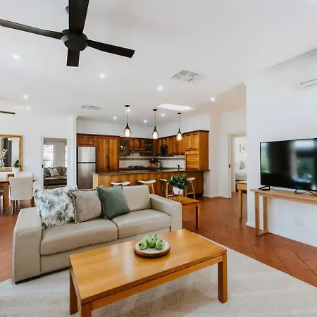 Holiday home Mulberry On Melton - A Charming Poolside Mudgee