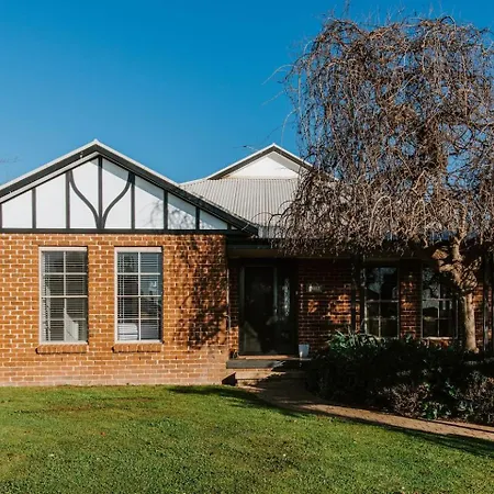 Mulberry On Melton - A Charming Poolside Holiday home
