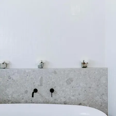 Haven - Stunning Terra Modern Design Holiday home Mudgee