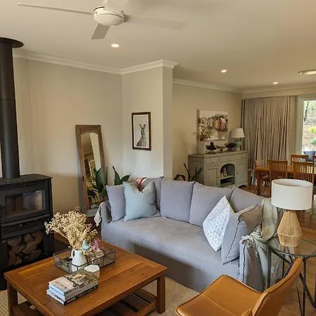 Frog Hill 8 Bedroom Luxe Rural Retreat Near Town With 2 *