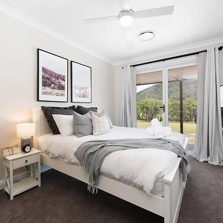 Frog Hill 8 Bedroom Luxe Rural Retreat Near Town With 2 Holiday home Mudgee