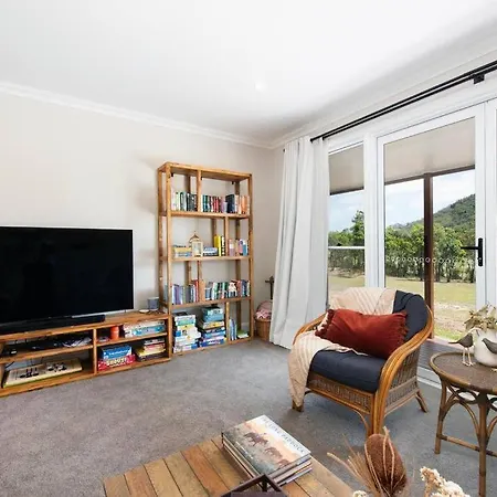 Holiday home Frog Hill 8 Bedroom Luxe Rural Retreat Near Town With 2 Mudgee
