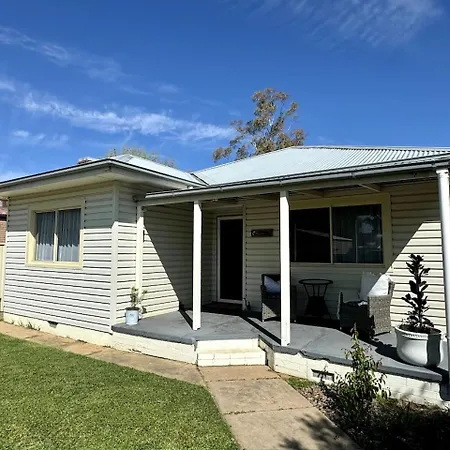 'the Valerie' Cool Bringing The Vibes Holiday home