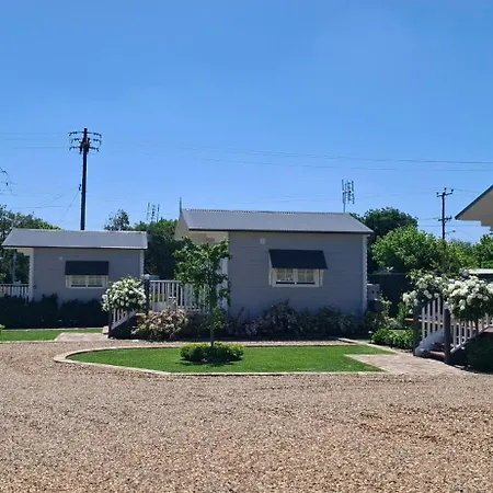 Dangerfield Oaks Boutique Cottage's
