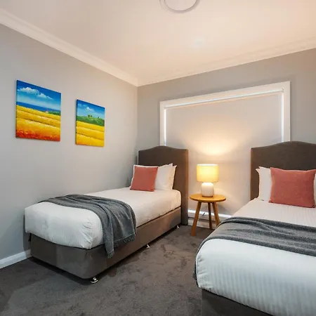 Holiday home Devan House - An Entertainers' Retreat Close To Town *