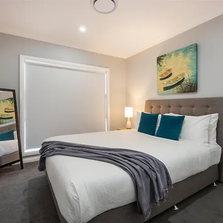 Devan House - An Entertainers' Retreat Close To Town