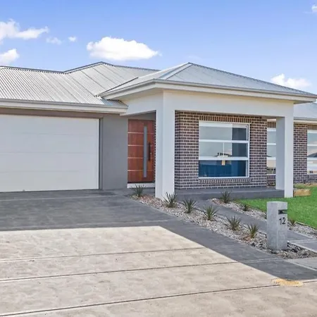 Devan House - An Entertainers' Retreat Close To Town Holiday home