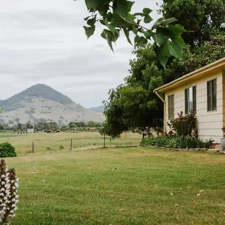Burrundulla - Tranquil Country Allure Holiday home *