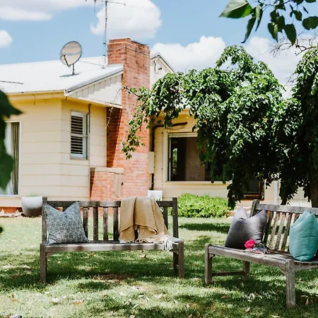 Burrundulla - Tranquil Country Allure Holiday home *