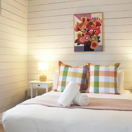 The Little White - Country Elegance Near Cbd Holiday home