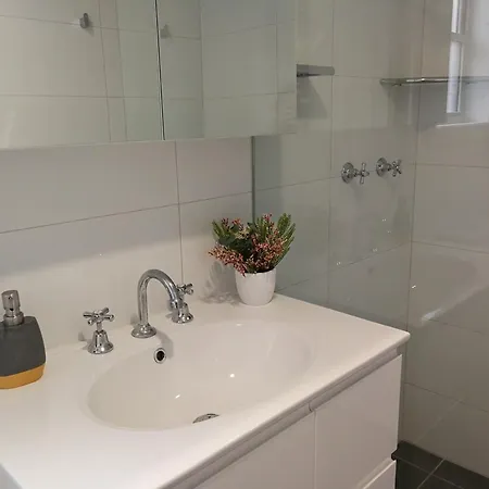 Apartment Merala A Cosy With Easy Stroll To Cbd *