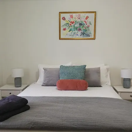 Merala A Cosy With Easy Stroll To Cbd *